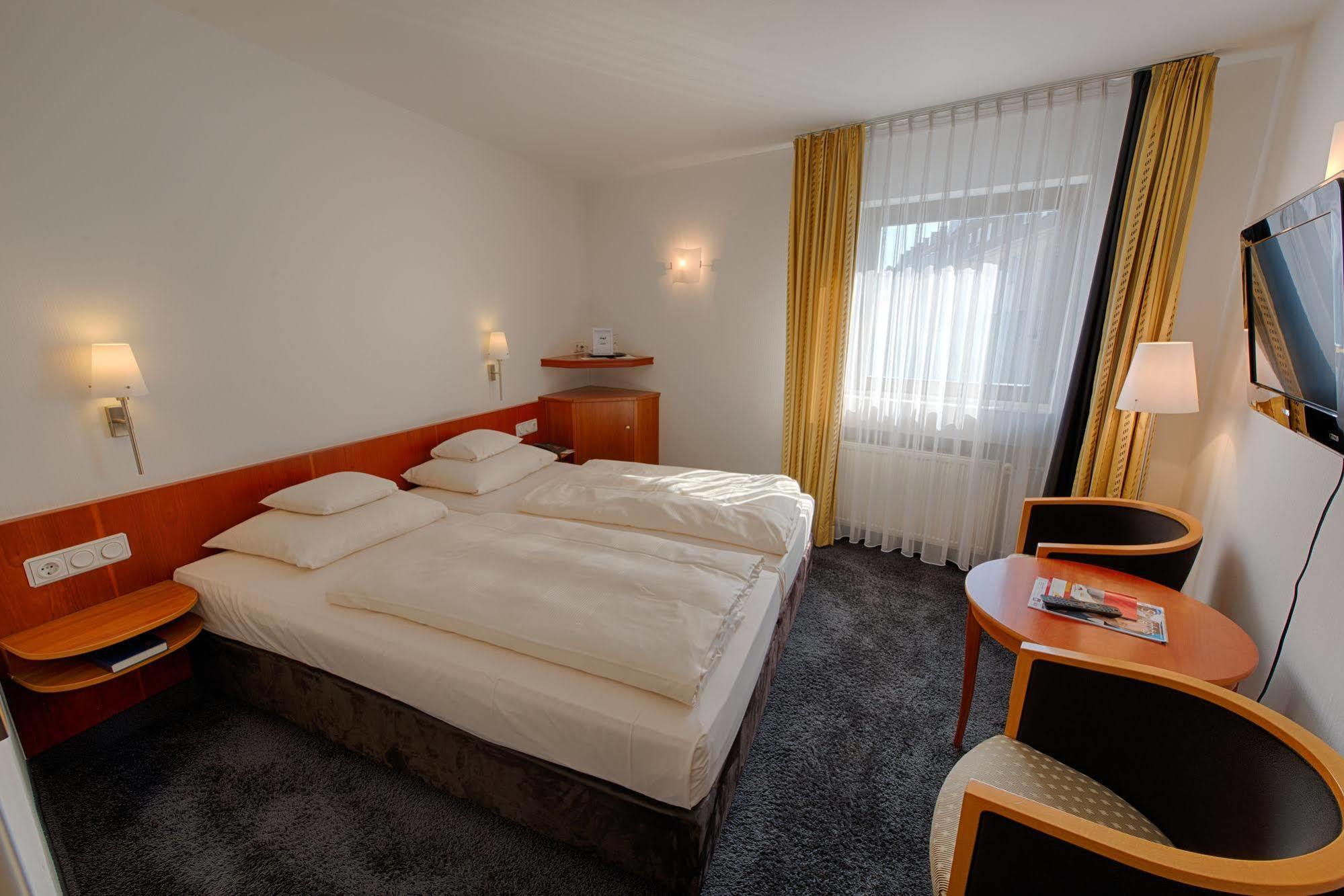 Hotel & Restaurant Walfisch Вюрцбург Экстерьер фото